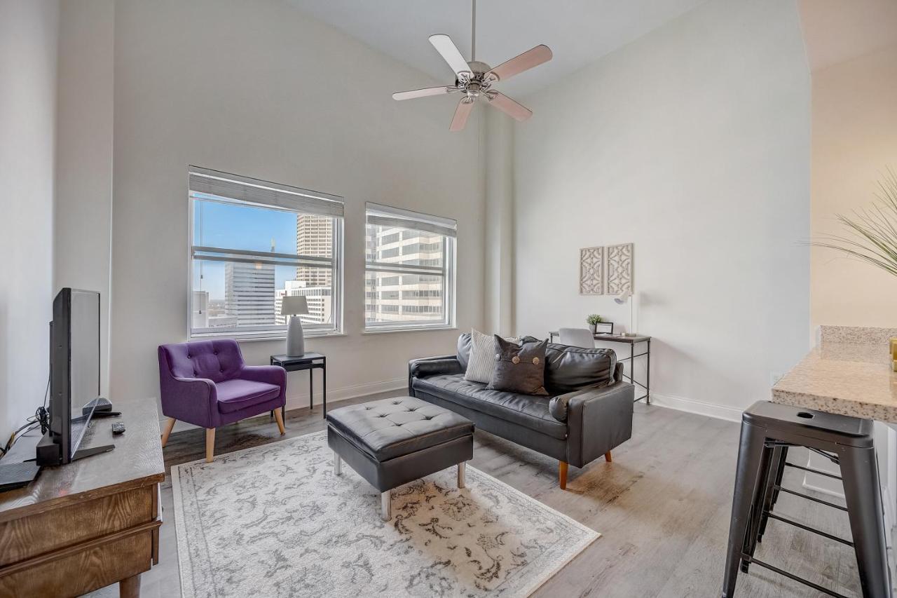 Frontdesk Penn Street Tower Apts Downtown Indy Apartment Indianapolis Bilik gambar